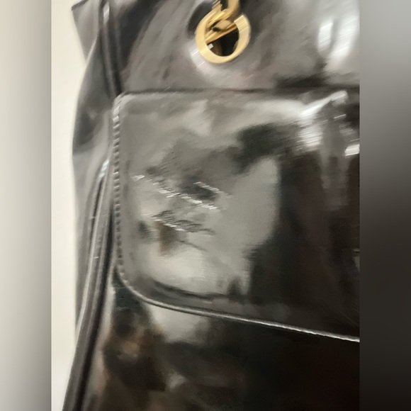 Chanel Black Parent Leather Shoulder Bag with CC logo - Picture 14 of 15